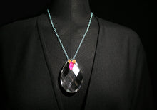 Load image into Gallery viewer, Short necklace with pendant of a crystal stone.