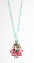 Load image into Gallery viewer, Short necklace with pendant in pink stones.