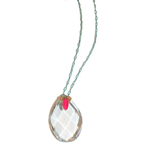 Short necklace with pendant of a crystal stone.