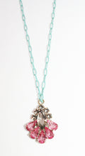 Load image into Gallery viewer, Short necklace with pendant in pink stones.
